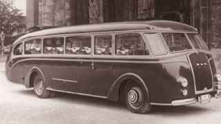 The first streamlined coach.